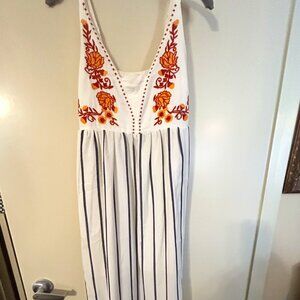 SUNDRESS "MELLO DAY" -BEACH/ CASUAL WEAR -SZ MED-BLUE /WHITE -EMBROIDERED ACCENT